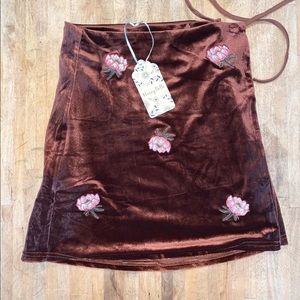 BROWN soft embroidered skirt